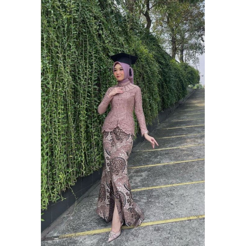 Rok Ekor Wisuda / Rok kebaya ekor 791 rok belah depan