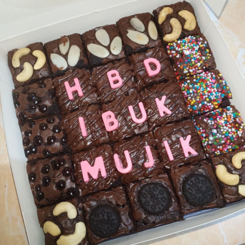 

Custom Tulisan Fudgy Brownies