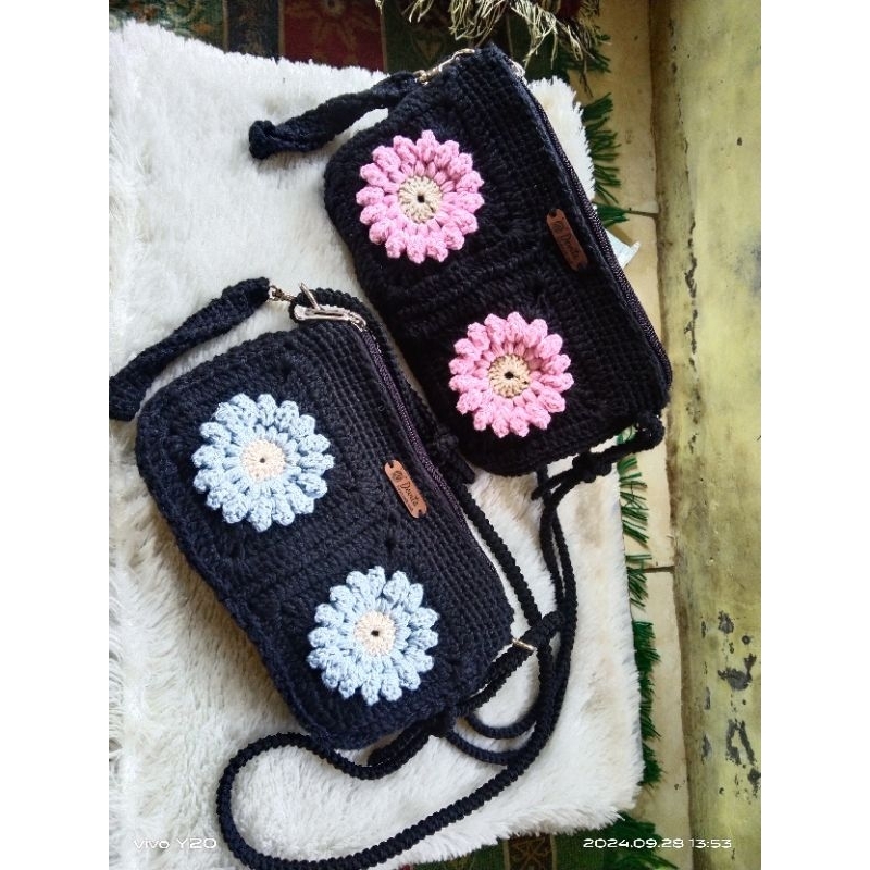 TAS RAJUT motif bunga timbul 2 resleting