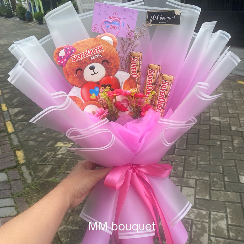 

Buket coklat silverqueen beruang-Buket coklat silverqueen valentine-buket valentine buket wisuda ulang tahun Anniversarry