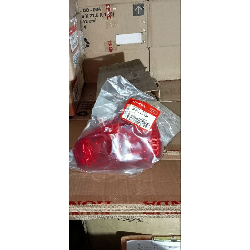 33701KVBT01 33701-KVB-T01 MIKA LAMPU BELAKANG LENS COMB TAILIGHT - VARIO 110 KARBU ORIGINAL