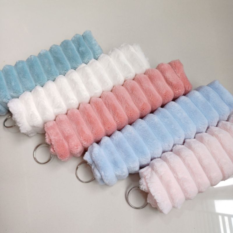 

Kotak pensil case bulu pastel 4032K