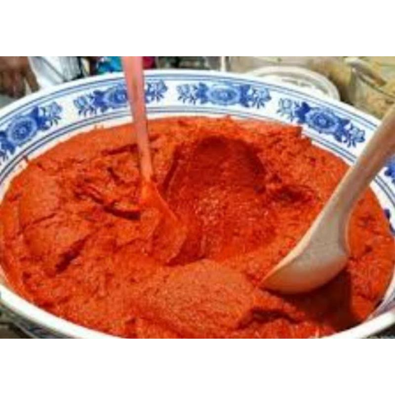 

cabai merah giling halus, pedas dan steril.