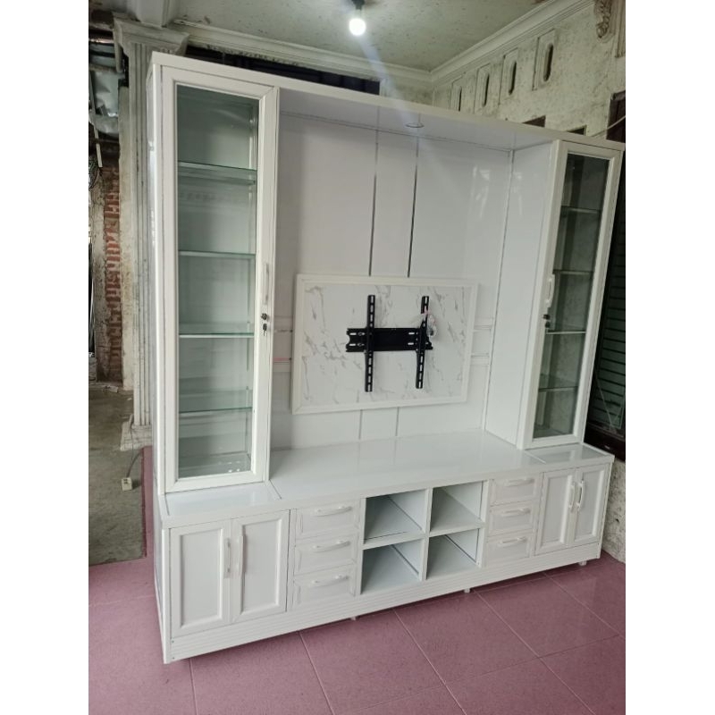 Bufet tv sekaligus penyekat ruangan alumunium