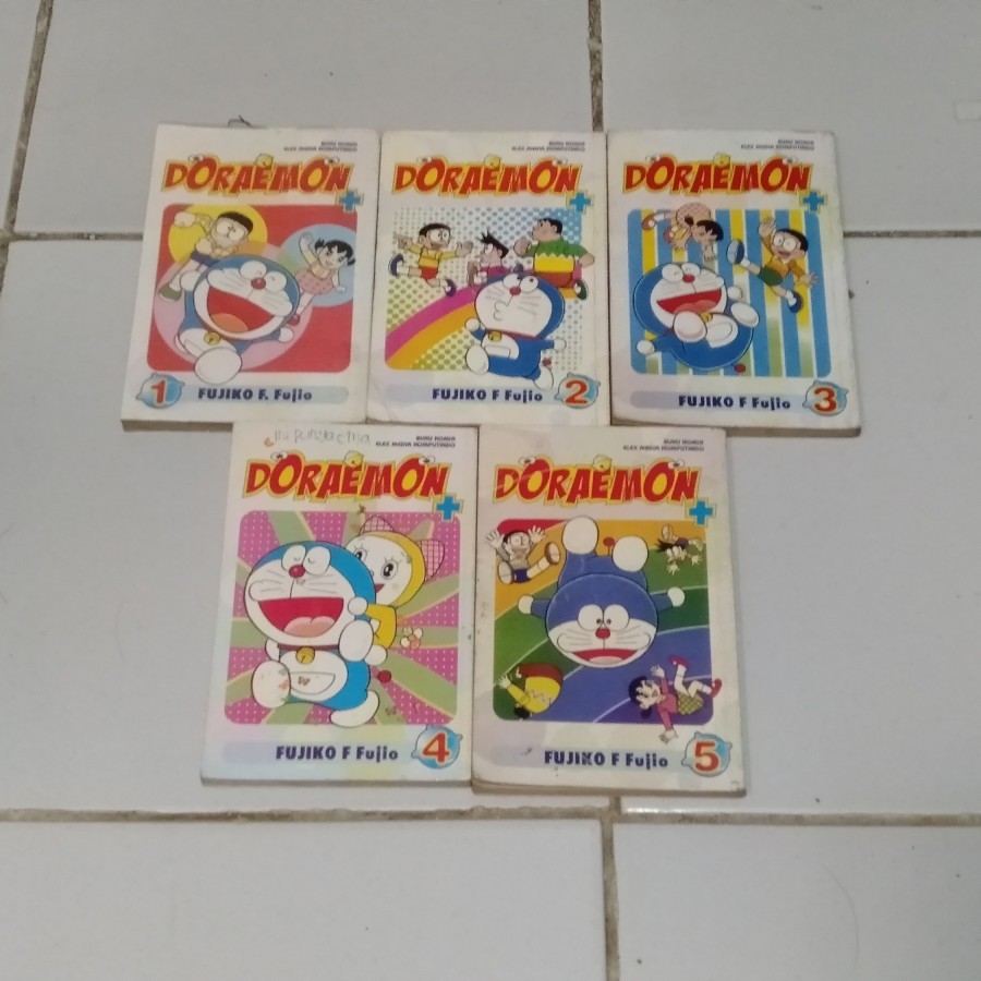 Set komik Doraemon Plus +