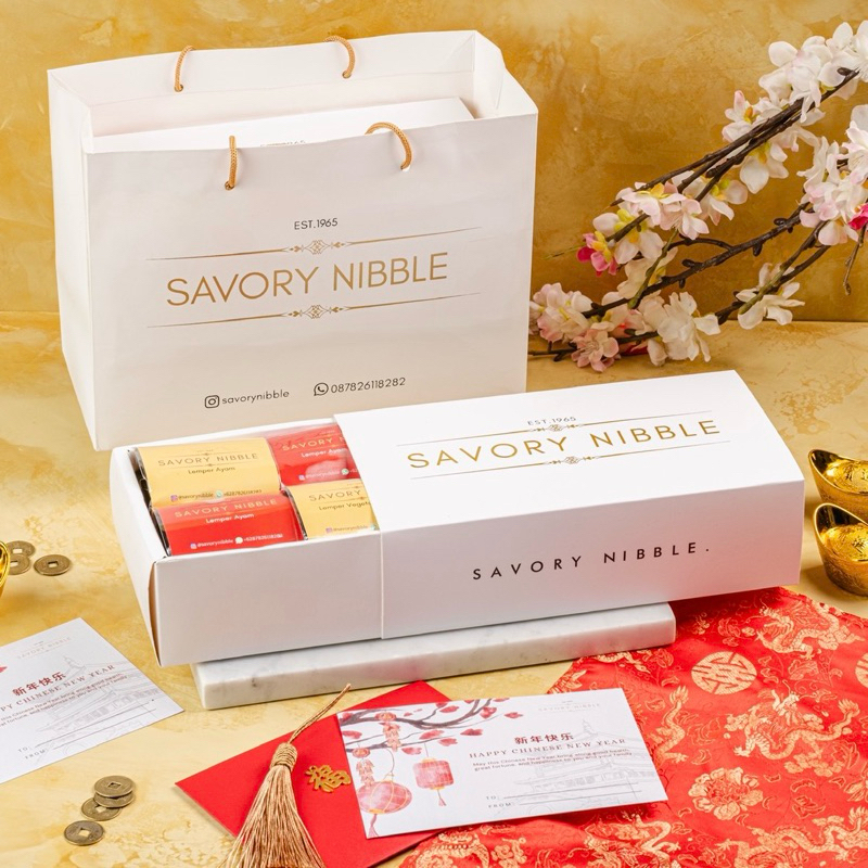 

LUNAR PACKAGE - HAMPERS IMLEK LEMPER AYAM/VEGAN/PULUT KUNING SAVORY NIBBLE