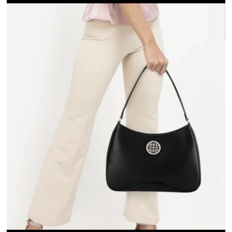 Hush Puppies sling bag Hitam, size L