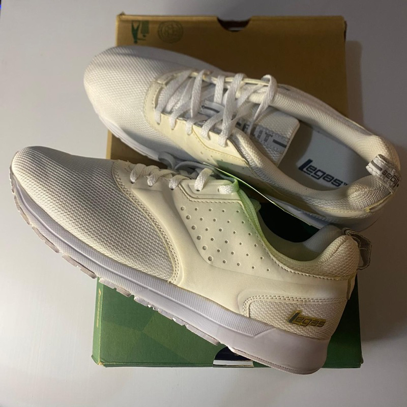 new League : Legas Series (Size 43) White New / Sepatu Pria / Snickers / Running