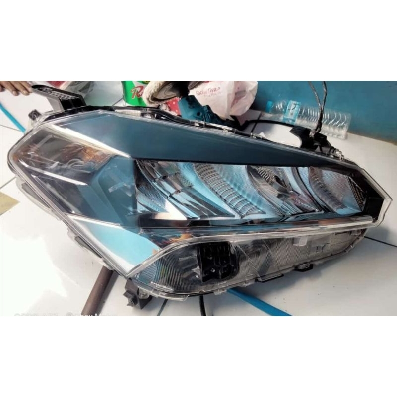 headlamp lampu depan mobil sirion 20219 2020 kanan original