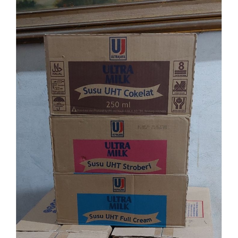 

Ultra Milk UHT 250ml DUS isi 24 pak - Strawberry Full Cream Cokelat