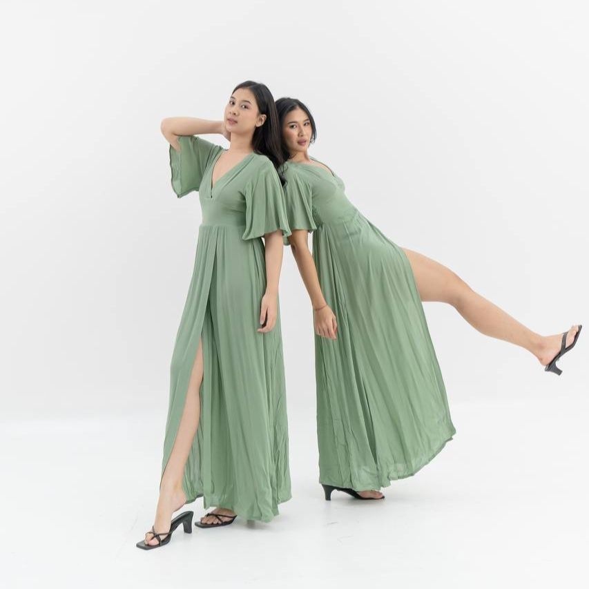 Outfit Liburan Pantai Wanita Korean Style Long Dress Beach Salsa Maxi Kekinian