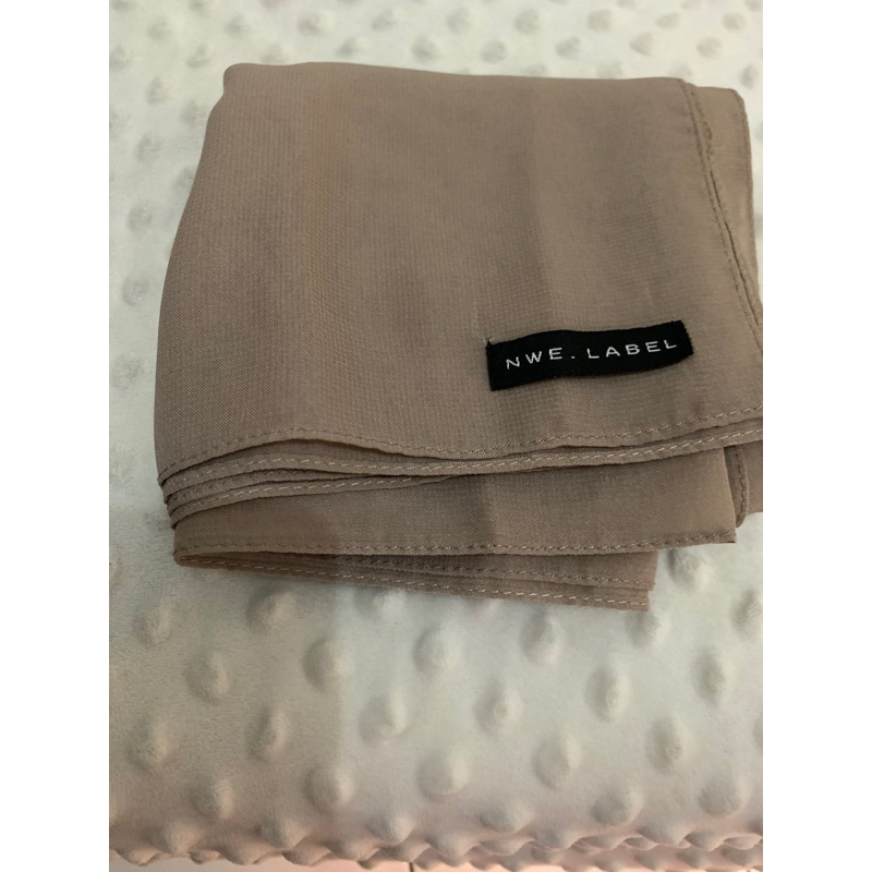 hijab segiempat nwe label