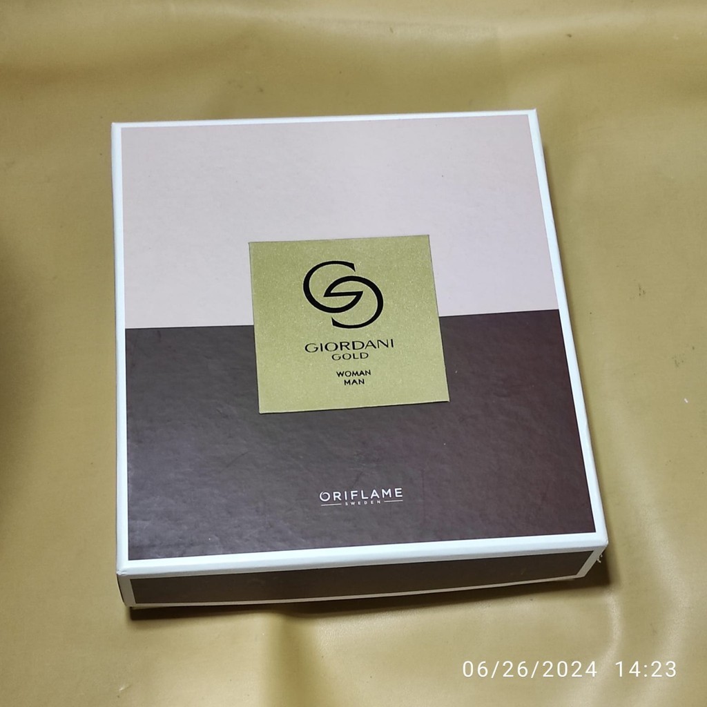 

KOTAK GIFT BOX PARFUM GIORDANI GOLD ORIGINAL