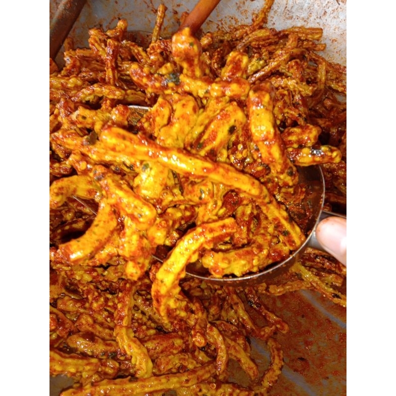 

Kerupuk Seblak Kering Kerupuk Seblak (AKAR BETON) Pedas daun Jeruk 1kg
