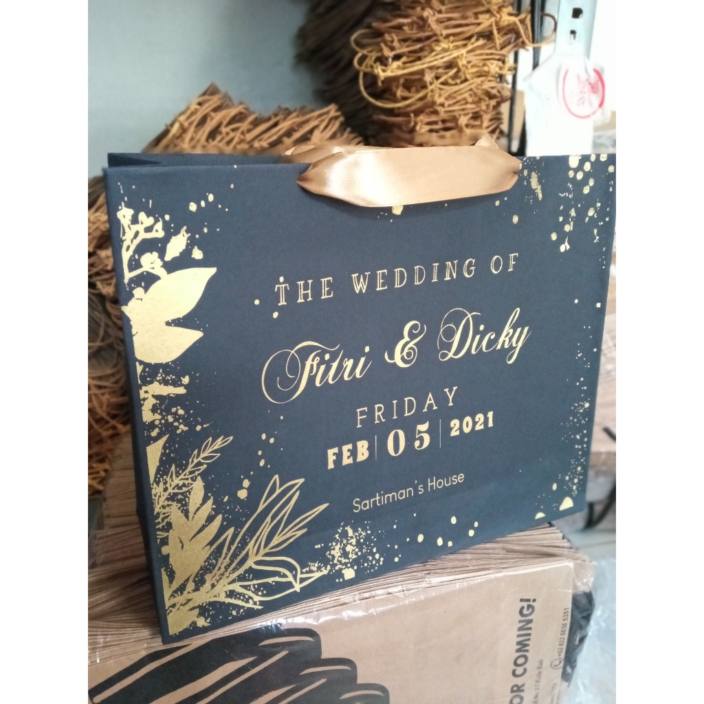 

paperbag custom hitam uk P25 L6 T20(sedang),paperbag murah,paperbag sablon,paperbag bridesmaid,paperbag ultah