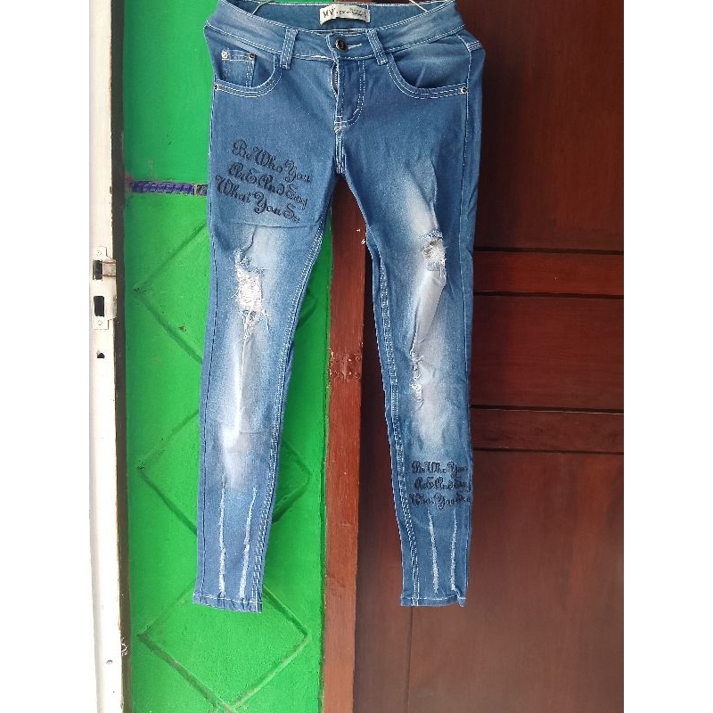 (Preloved)celana jeans wanita model sobek "merek MVL