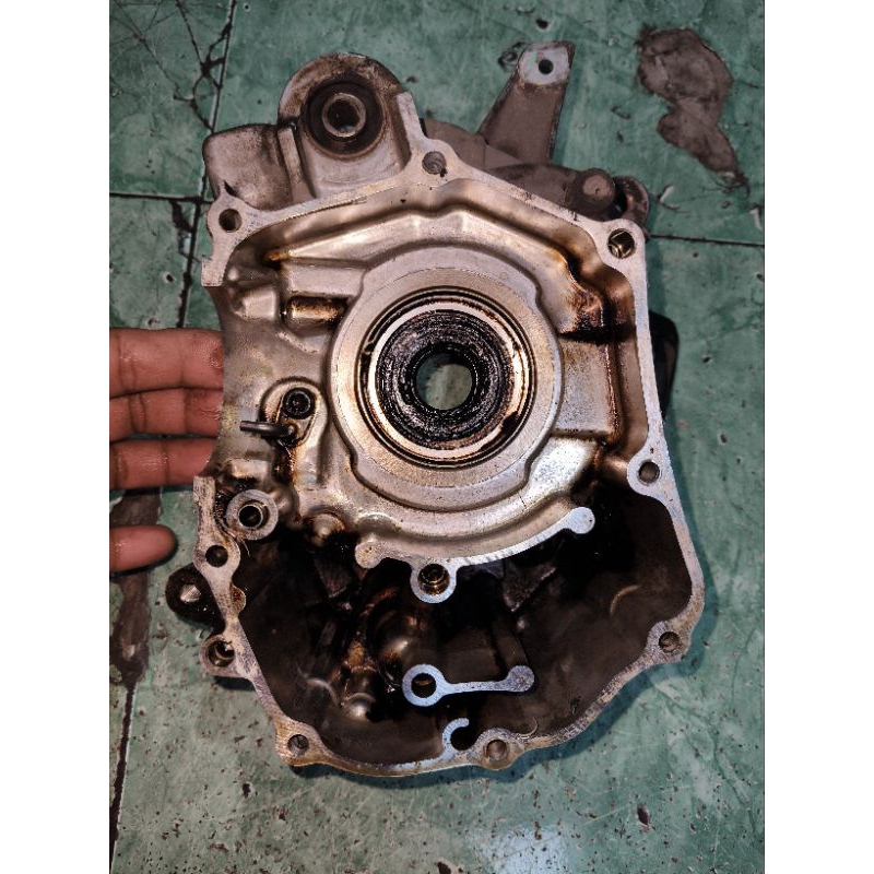 krengkes mesin kanan bak oli Beat deluxe Scoopy prestege Genio Koj barang masih bagus ORI bawaan cop