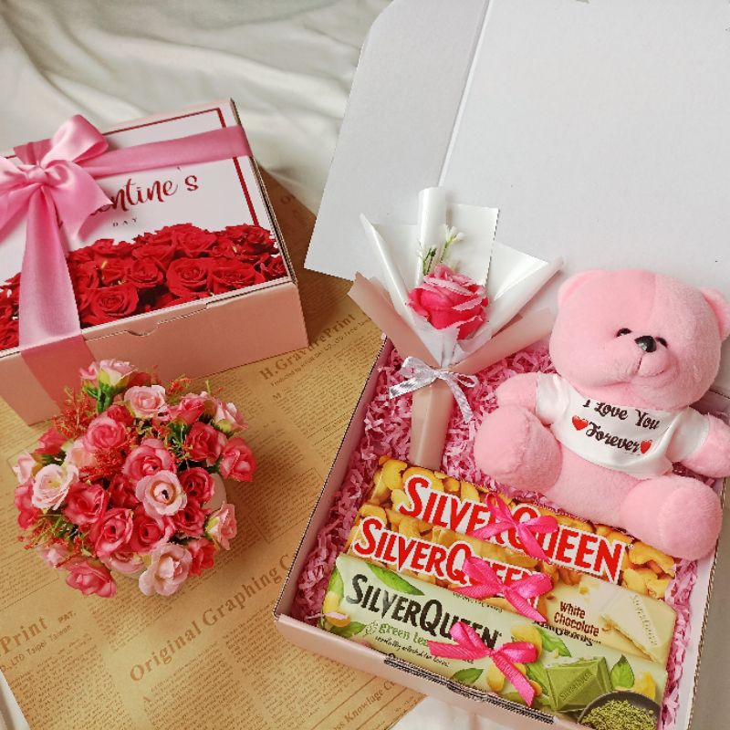 

Hampers Valentine / kado valentine/ hadiah/ gift /kado cewek/hampers coklat/gift box