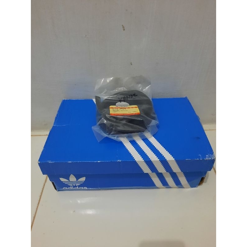 karet box laci vespa px