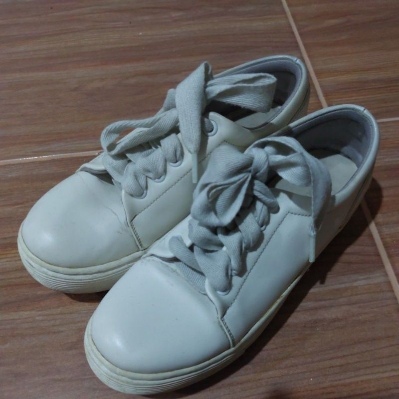 [PRELOVED] KHK Khakikakiku Karen White Sepatu Wanita