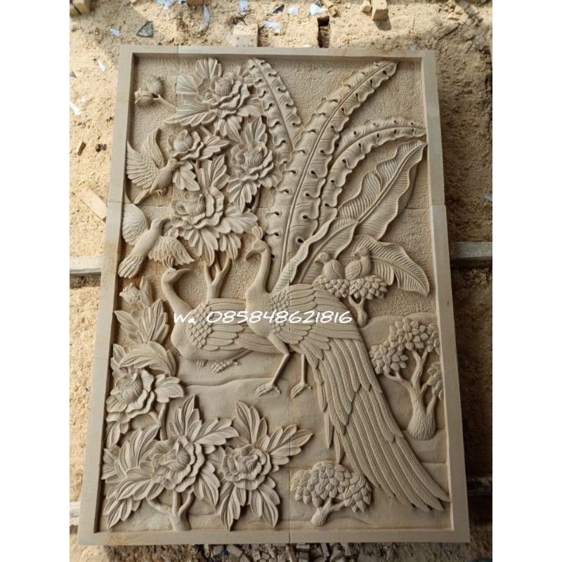 ukir batu alam hiasan dinding/tembok motif burung merak