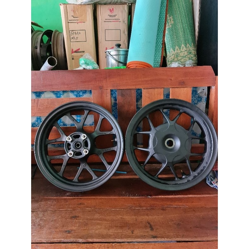 VELG ORIGINAL HONDA STYLO 160 CBS LIKE NEW