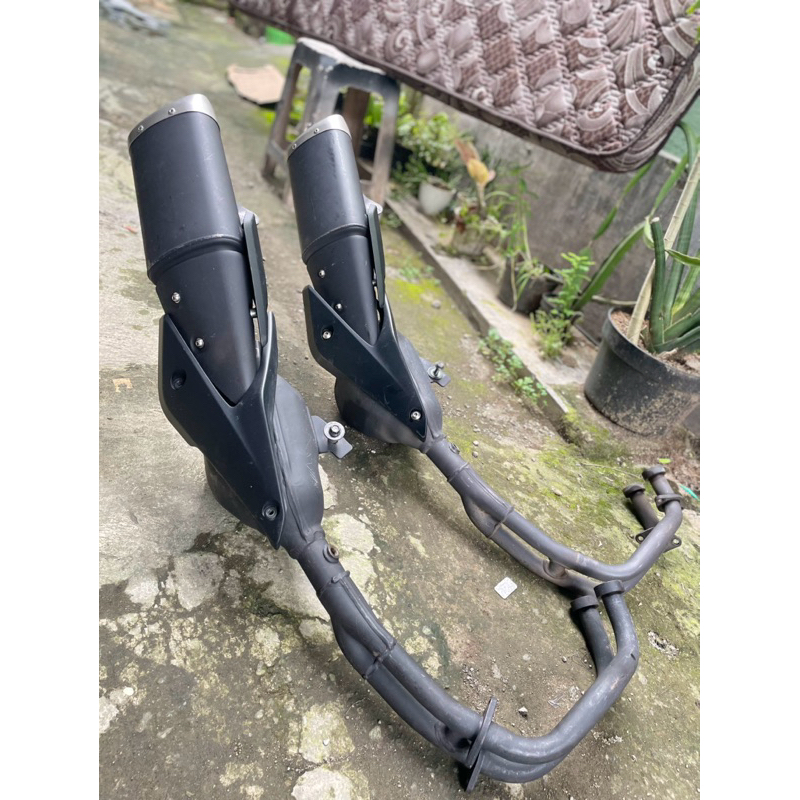 Knalpot Yamaha R25 / MT25 original