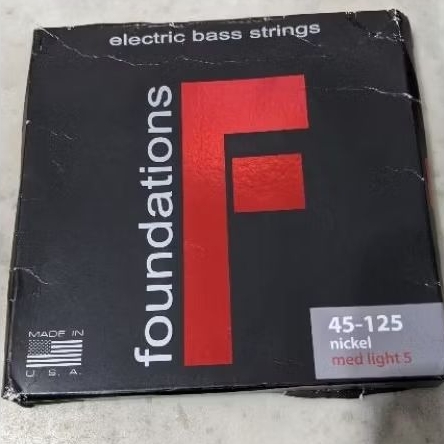 Foundation V string bass, senar bass 5 senar