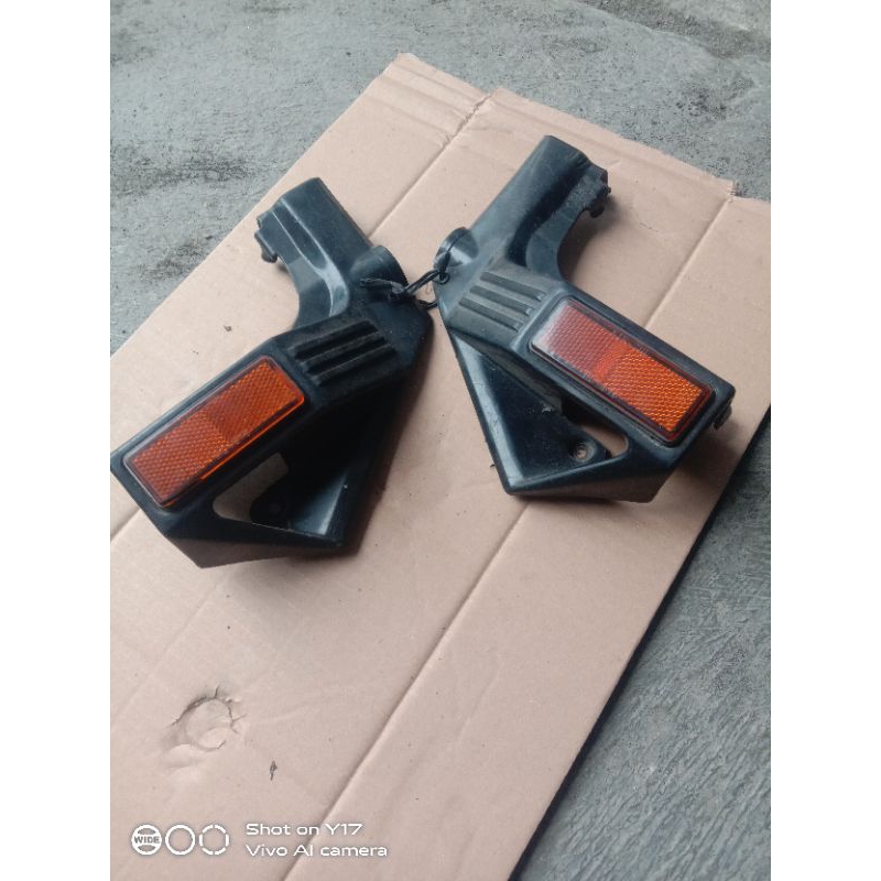 Emblem tengki mata kucing Yamaha RX king second original copotan motor kondisi utuh dan mulus