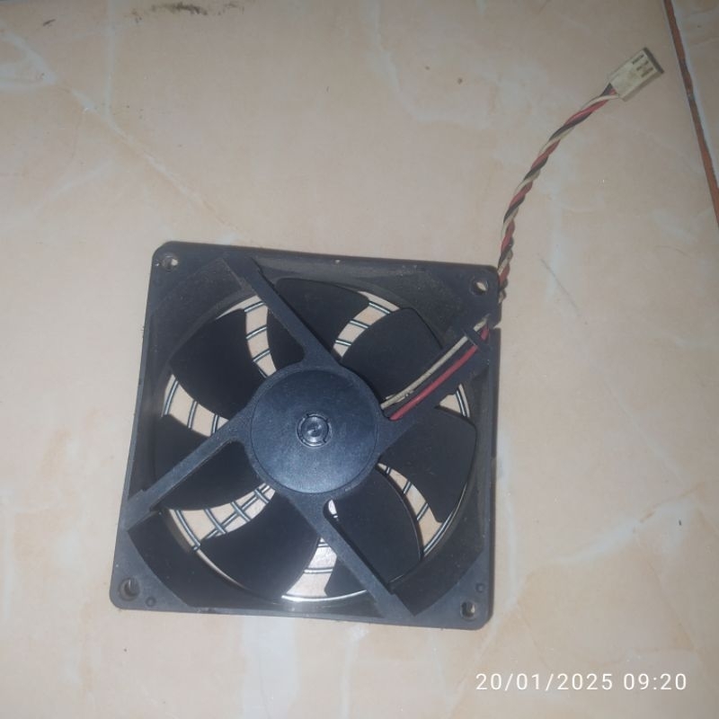 Fan DC 12v 9CM 3Pin + Grill