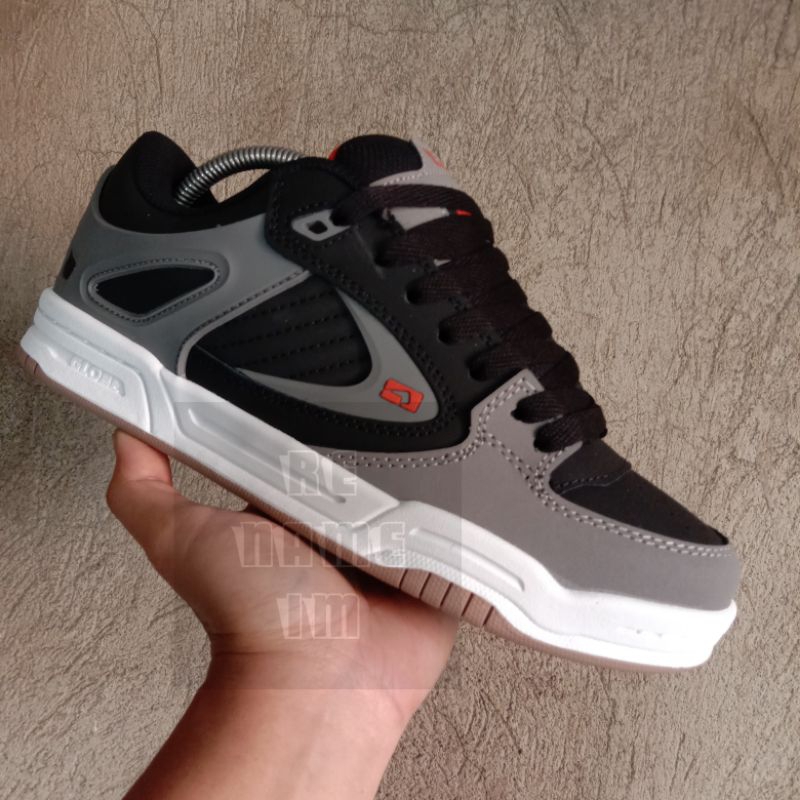 sepatu sneakers globe shoes hitam abu abu