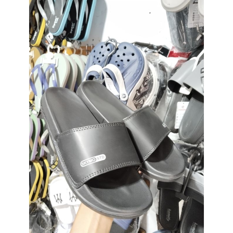 sandal slip on cowok