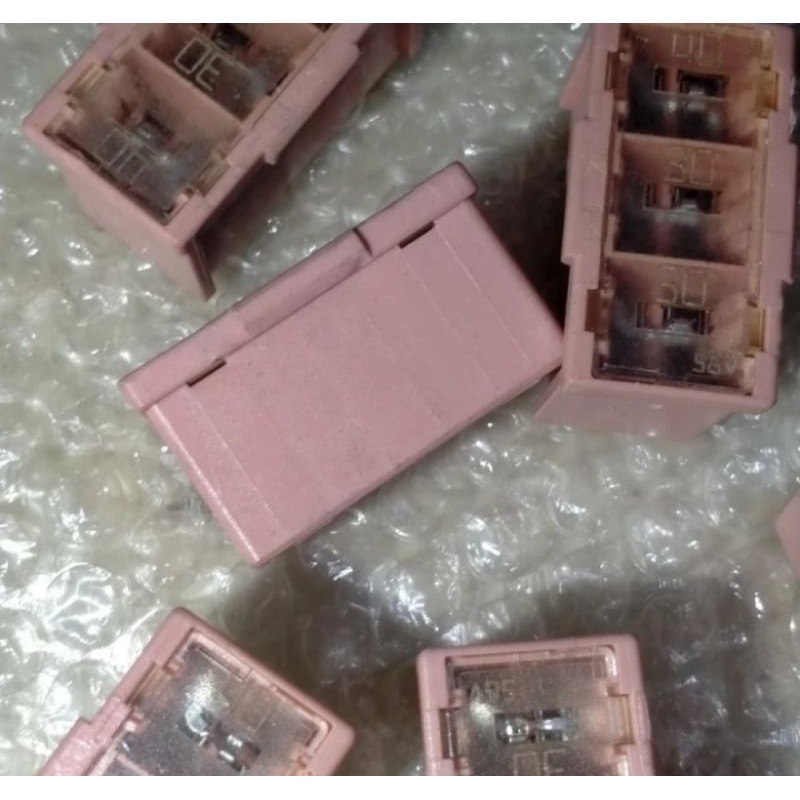 sekring pusat 40 30 30 ampere toyota