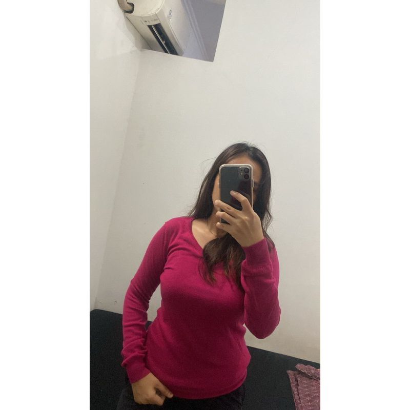 (Nett) NEW Sweater Uniqlo / Uniqlo Sweater / Sweater Rajut / Knit Sweater / Sweater V Neck / V Neck 