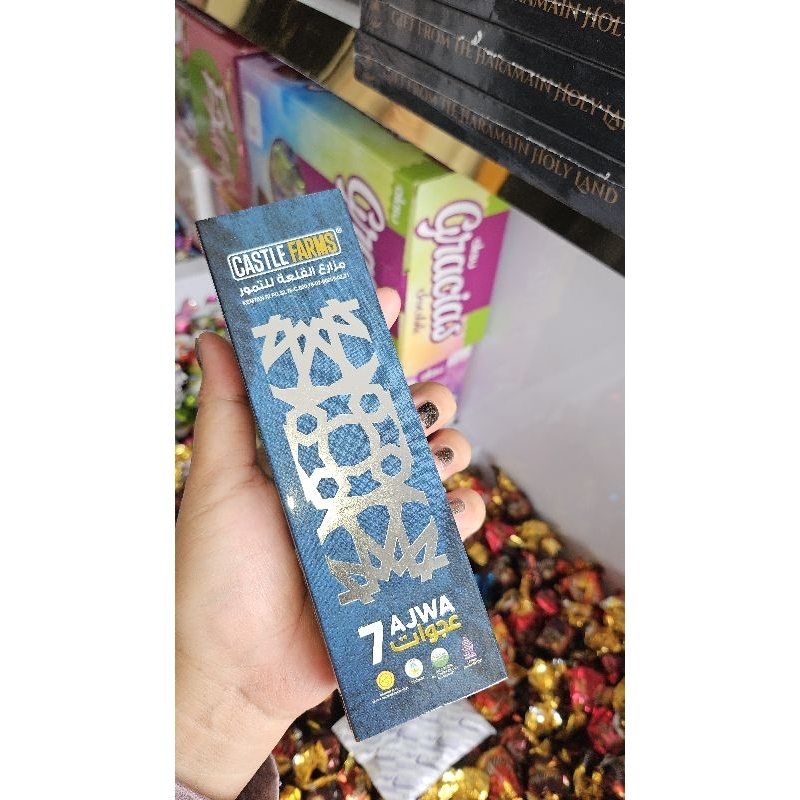 

kurma ajwa premium 7 butir. oleh oleh haji dan umroh atau untuk sehari hari