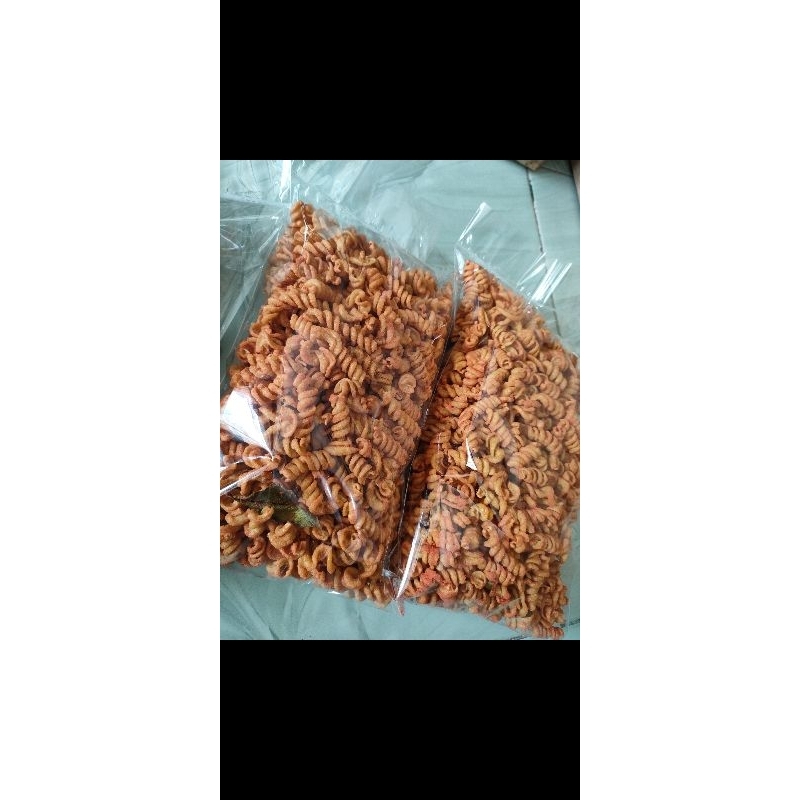 

MACRONI SPIRAL PEDAS,enak,gurih..cocok utk camilan dikantor atau dirumah