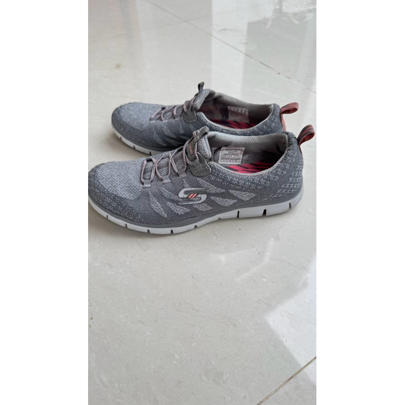 PRELOVED - SKECHERS Air Cooled Memory Foam Sneakers wanita