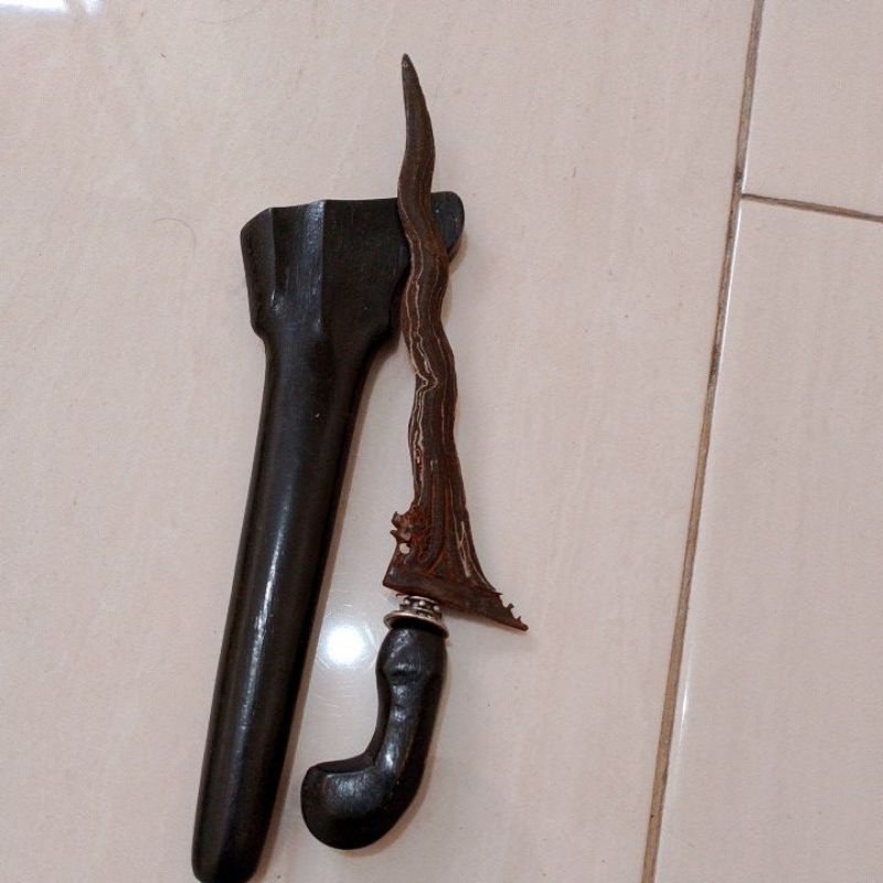 KERIS NAGA SEPUH
