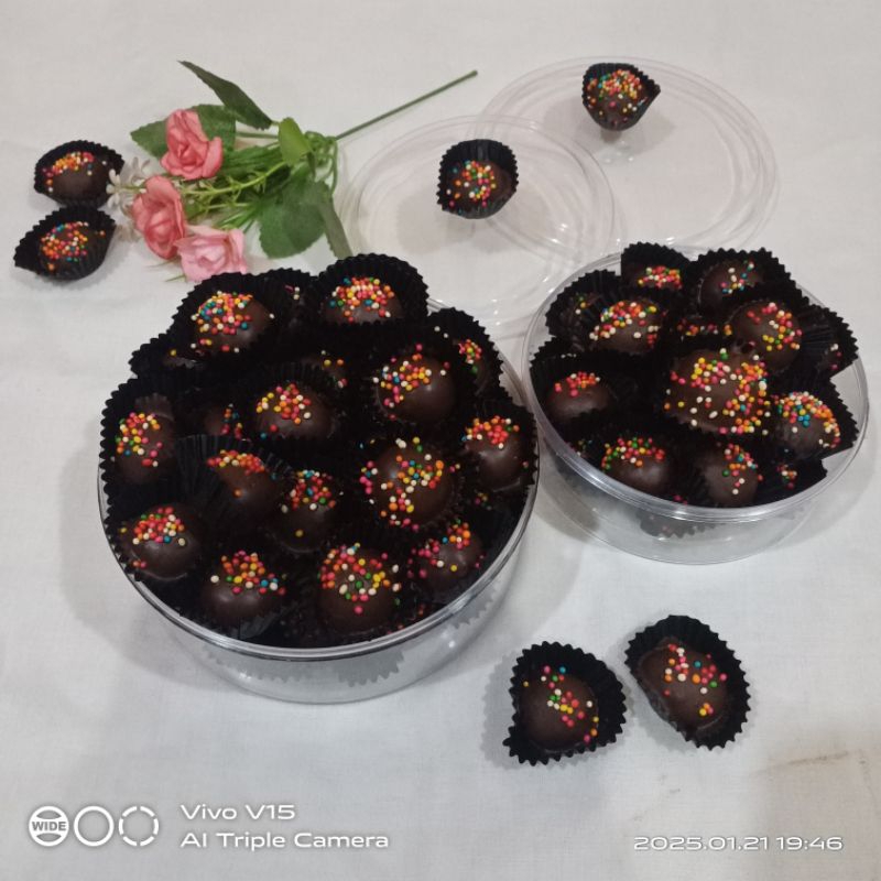 

Kue kering Bola Coklat/Chocoball Manis Gurih kue kering ukuran toples 250gr