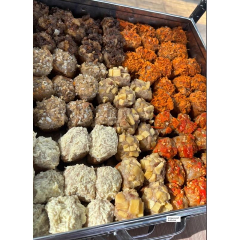 

TAHU BAKSO KRIWIL FREE CHILI OIL DAN SAMBAL KECAP