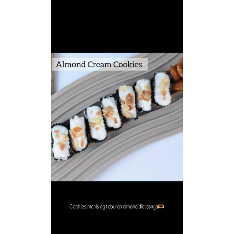 

Almond Cream Cookies