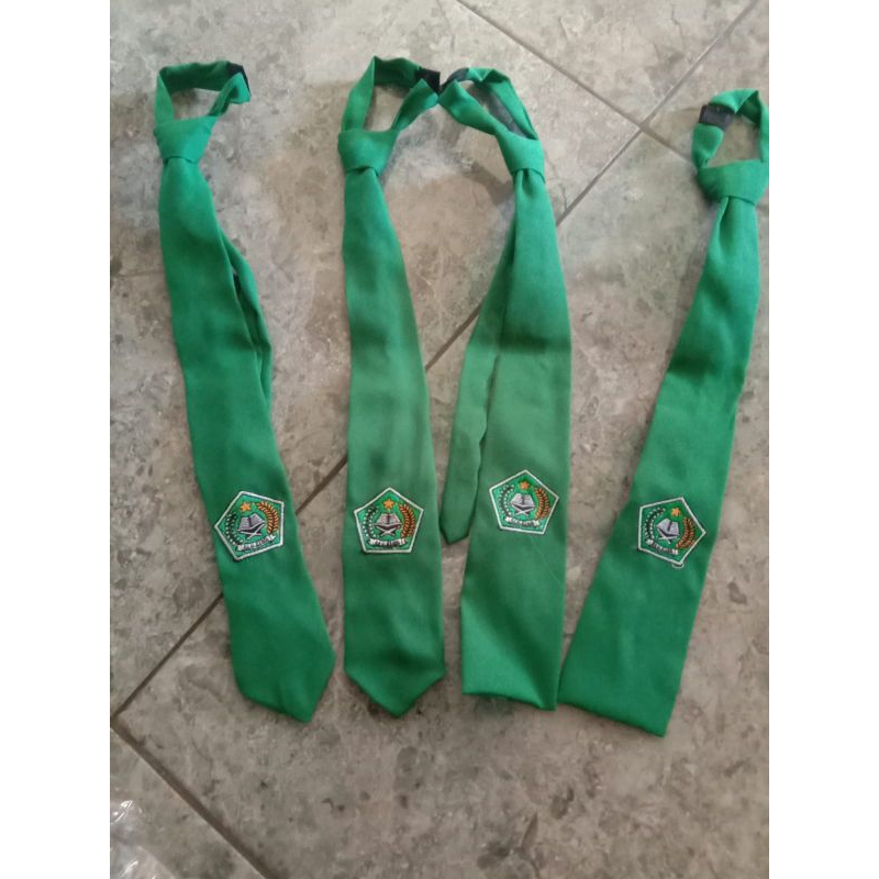 Dasi Sekolah MI Putra Putri Instan 45cm Bordir / Dasi Sekolah Anak MI Hijau / Dasi Sekolah MI(ecer)