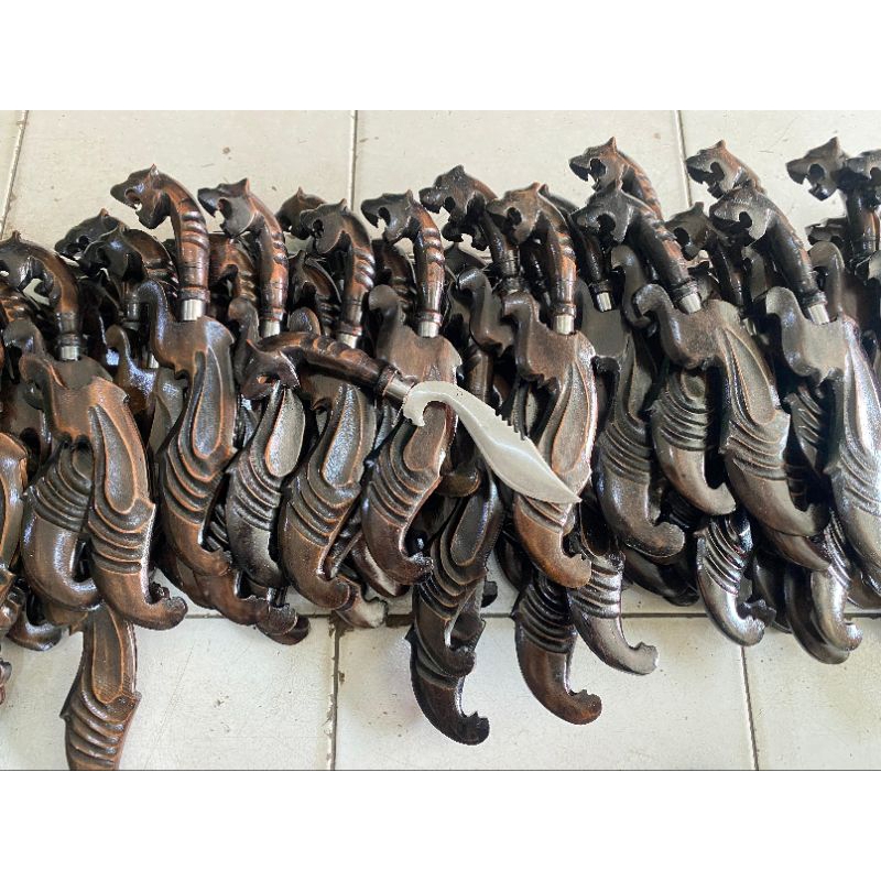 dekorasi kujang macan bako