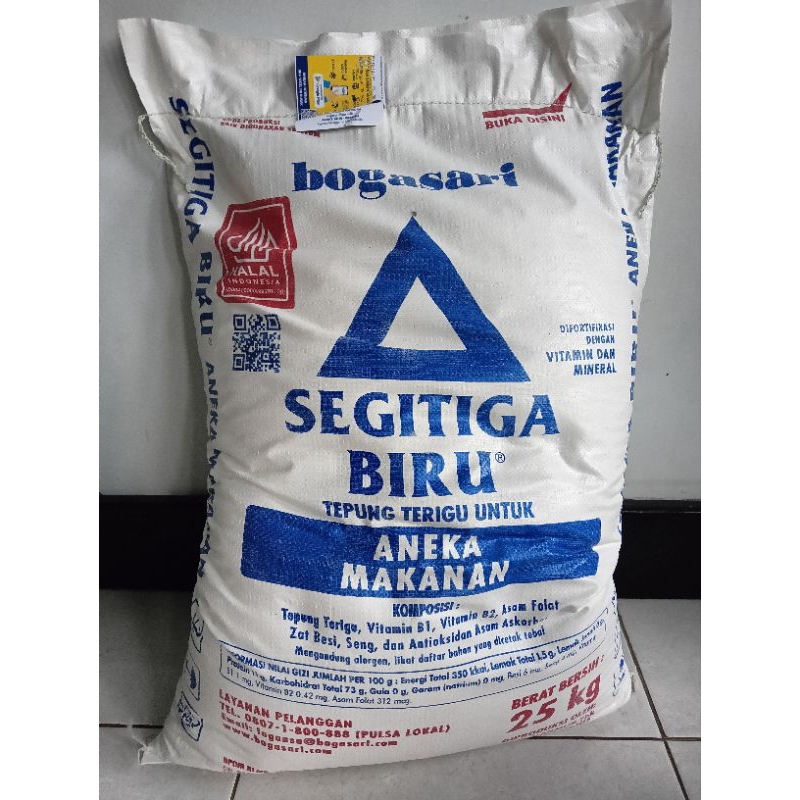 

Tepung segitiga curah 1kg