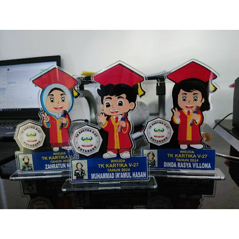 PLAKAT WISUDA TK PAUD / AKRILIK CUSTOM FOTO PIALA ANAK SEKOLAH / KELULUSAN / KADO HADIAH GRADUATION