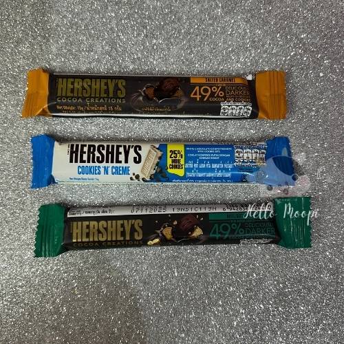 

HERSHEY'S 49% Cocoa Chocolate Salted Caramel / Cookies & Creme White Chocolate with Cookie Bits / Cocoa Creations 49% Deliciously Darker Milky Chocolate Hazelnut Flavor with Butter Cookies / Snack Thailand / Coklat Thailand