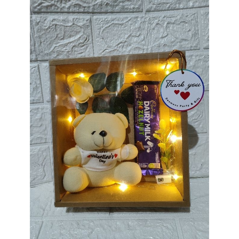 

BOX BONEKA + COKLAT DAIRY / GIFT BOX MIKA / GIFT BOX VALENTINE