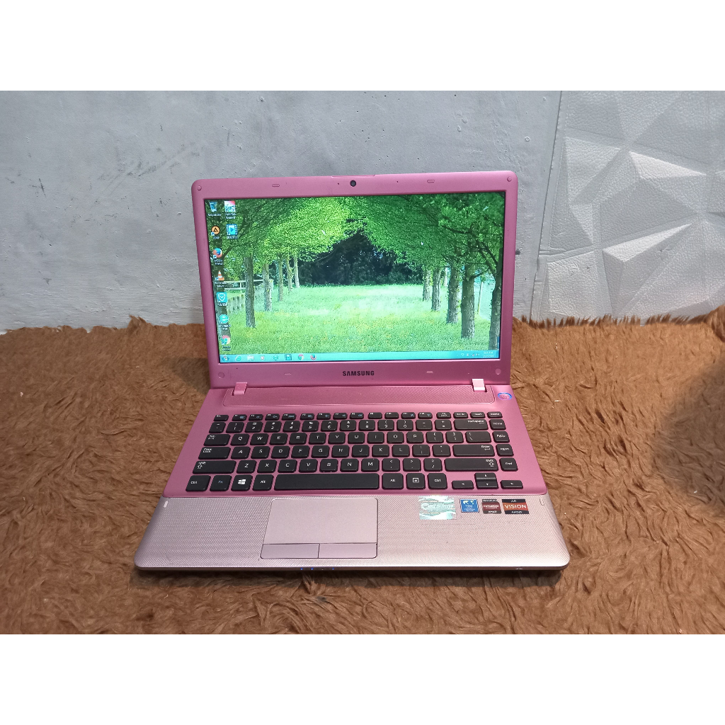 Laptop Samsung NP355V4X ram 2gb hdd 500gb  AMD A6-4400M NO MINUS