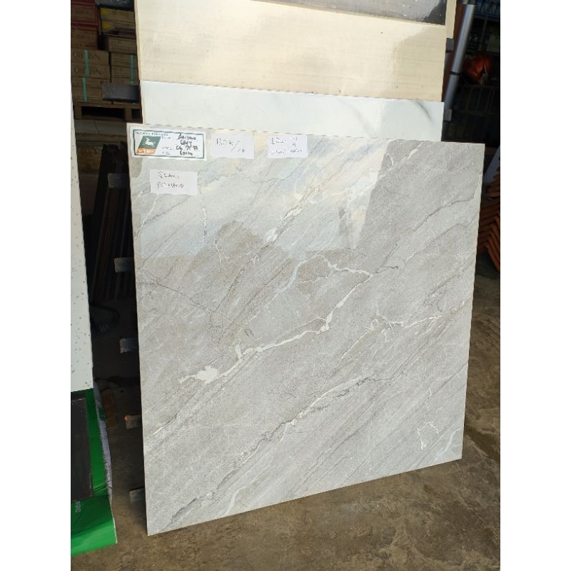 60x60 granit glashed polished per dus isi 4 Banyumas