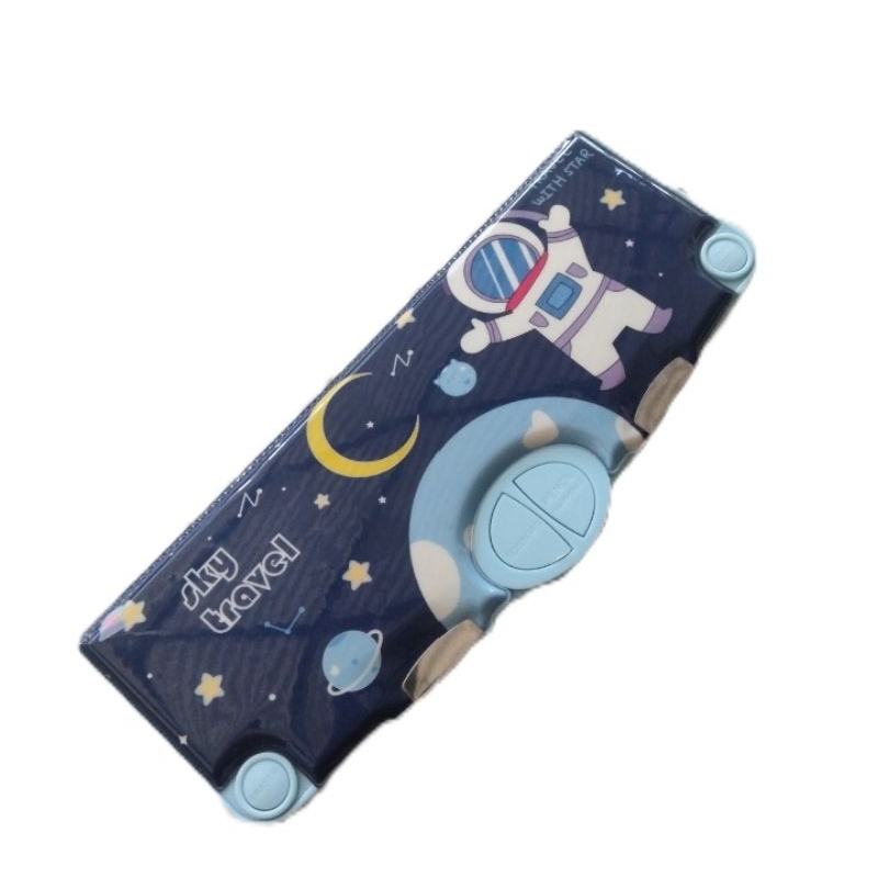 

Tempat pensil karakter astronot biru lengkap